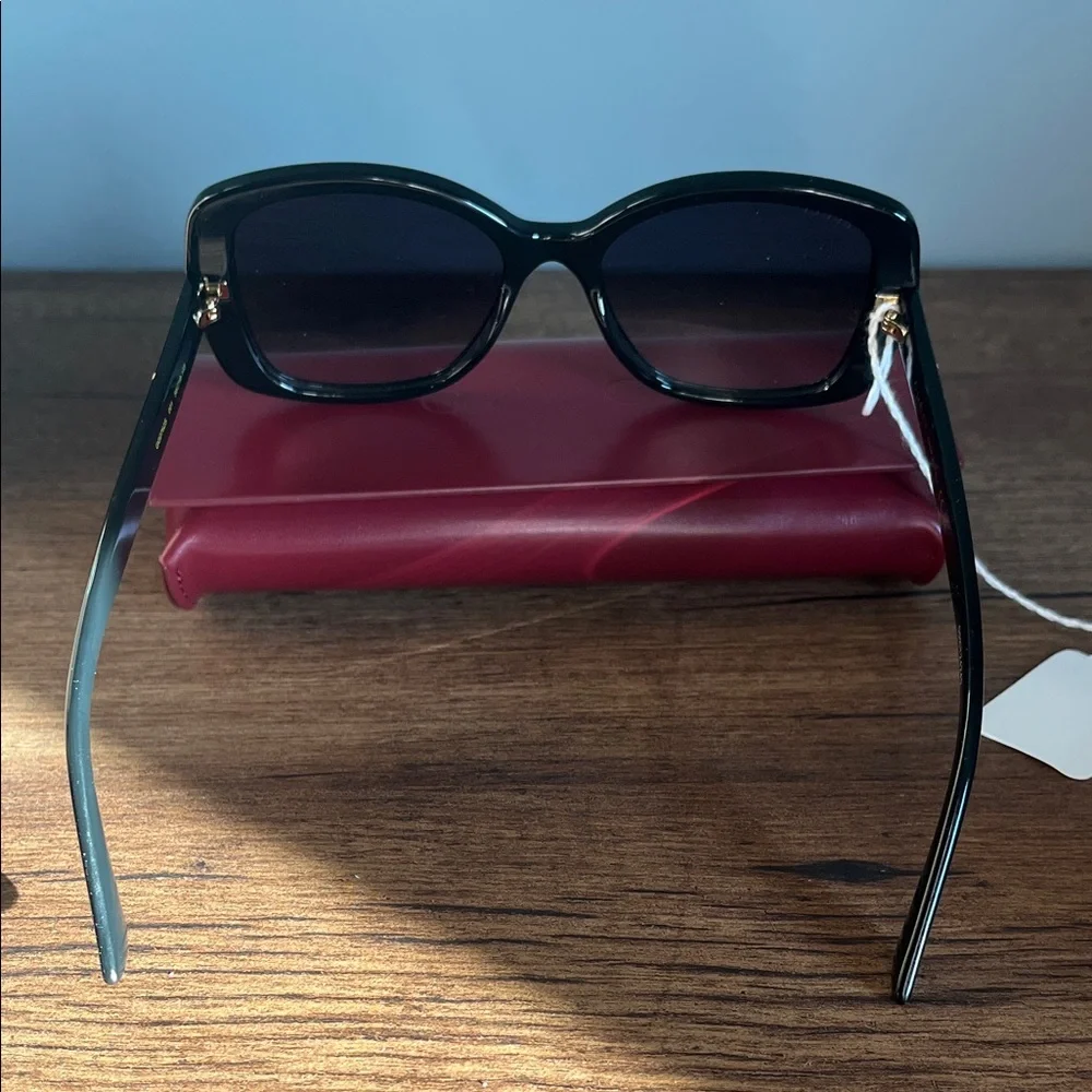 Gucci Women's Black Sunglasses with Gold Accents - Picture 7 of 10